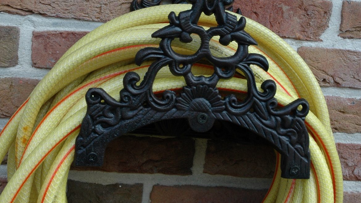 Schlauchhalter - Brighton - Gusseisen - lifestyle 02 - Franks kleiner Garten