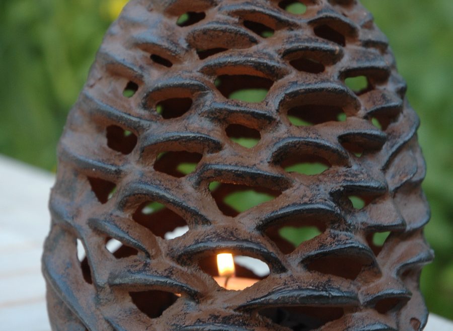 Windlicht - Pinecone - Tannenzapfen - klein - lifestyle 02 - Esschert Design - Franks kleiner Garten