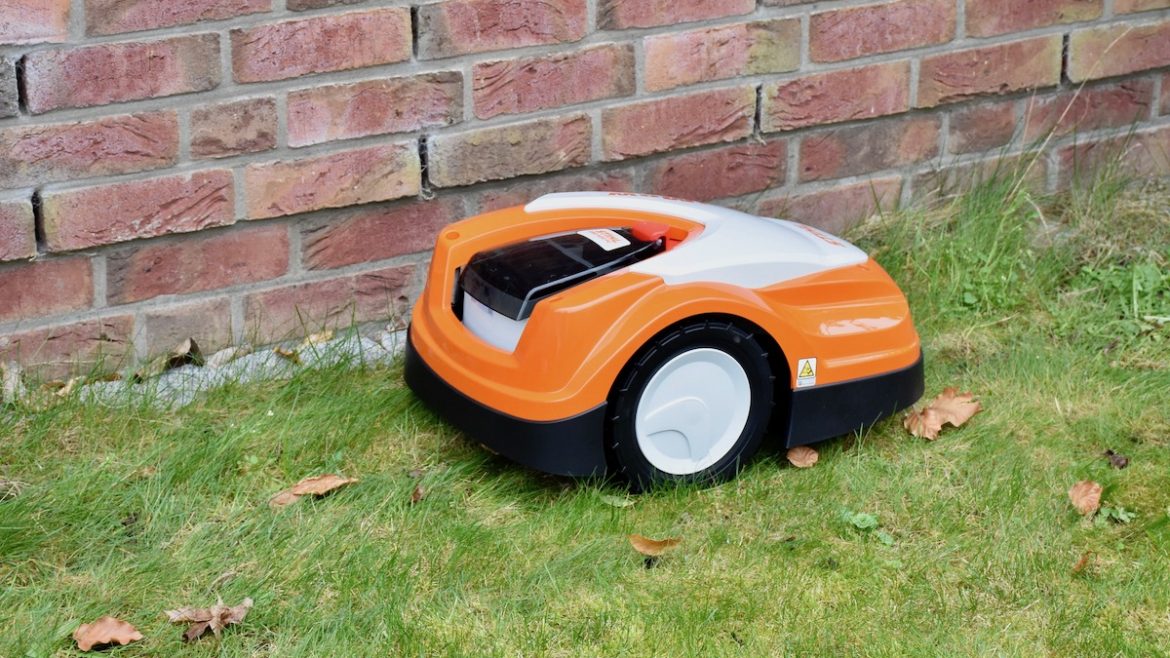 Stihl - iMow - Mähroboitwer - rasen - hauswand - Franks kleiner Garten