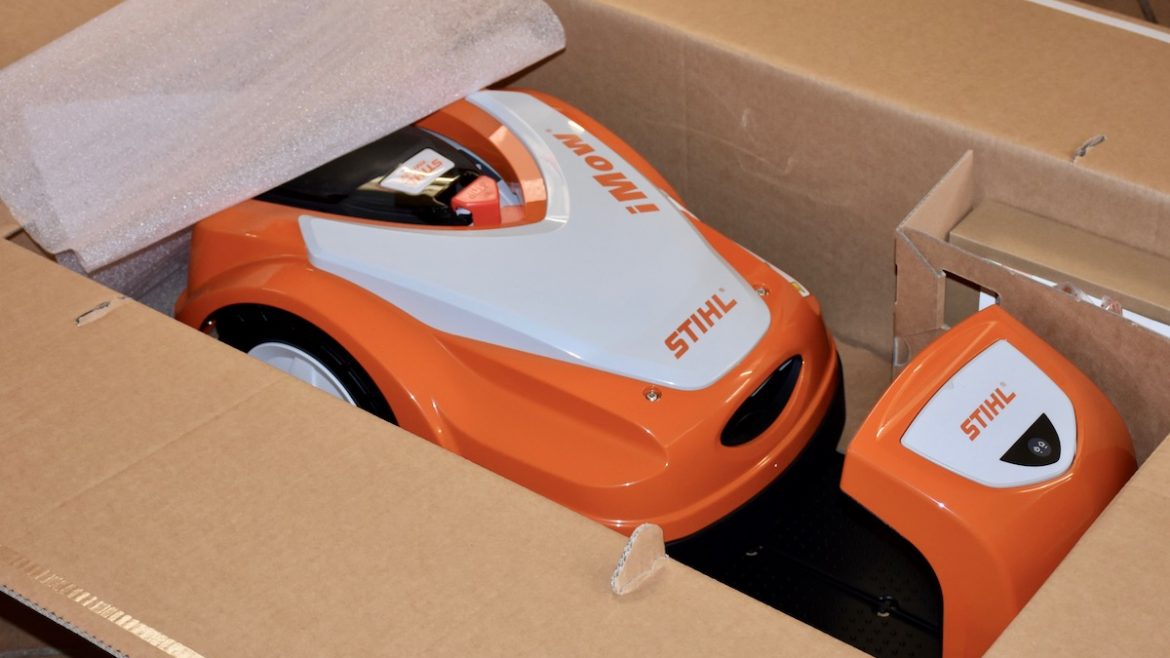 Stihl - iMow - im Karton - eingepackt - Rasen - Garten - Franks kleiner Garten