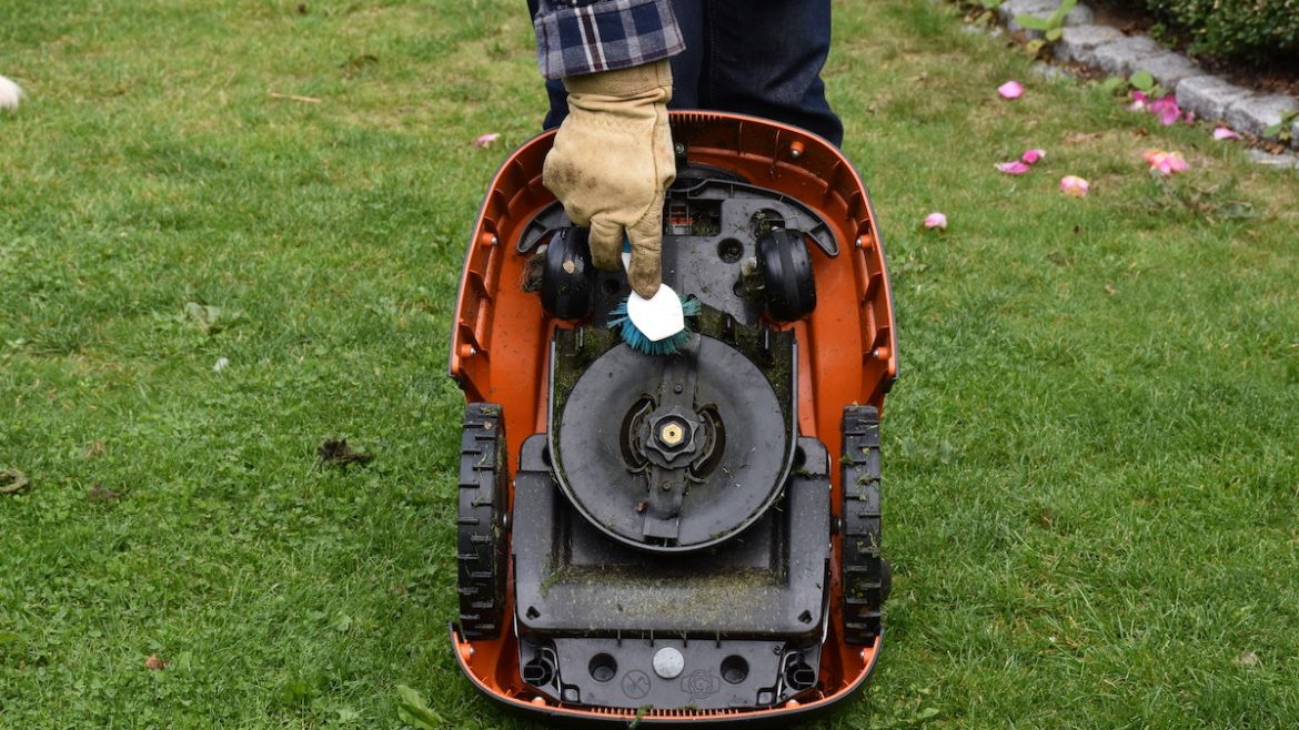 Stihl - iMow - Schneideblätter - putzen - Franks kleiner Garten